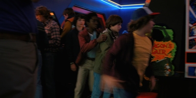 Stranger_Things_S02E01_mp40419.jpg