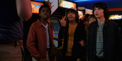 Stranger_Things_S02E01_mp40431.jpg