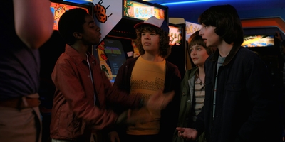 Stranger_Things_S02E01_mp40450.jpg