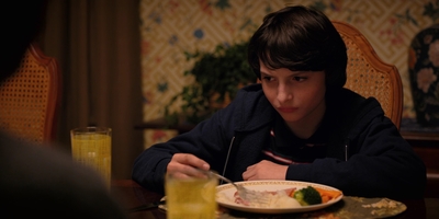 Stranger_Things_S02E01_mp41853.jpg