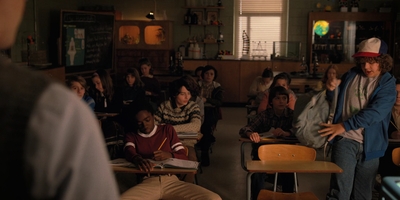 Stranger_Things_S02E03_mp46518.jpg