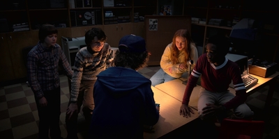 Stranger_Things_S02E03_mp47092.jpg