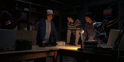 Stranger_Things_S02E03_mp47892.jpg