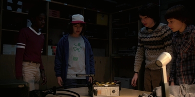 Stranger_Things_S02E03_mp47949.jpg