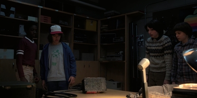 Stranger_Things_S02E03_mp47963.jpg