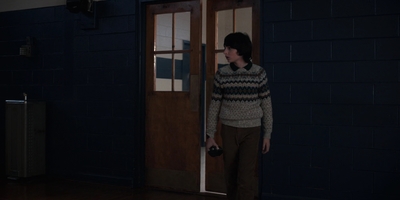 Stranger_Things_S02E03_mp48238.jpg