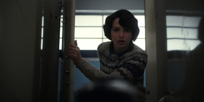 Stranger_Things_S02E03_mp48560.jpg