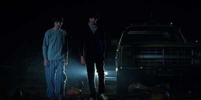 Stranger_Things_S02E05_mp45694.jpg