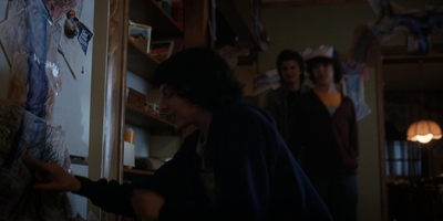 Stranger_Things_S02E09_mp46106.jpg