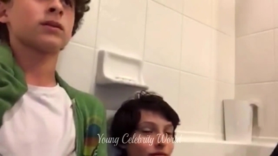 2016_-_Periscope_Livestream_mp41068.jpg