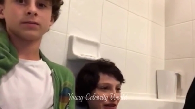 2016_-_Periscope_Livestream_mp41071.jpg