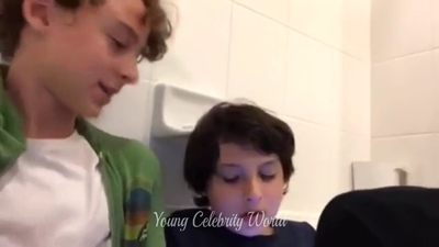 2016_-_Periscope_Livestream_mp41089.jpg