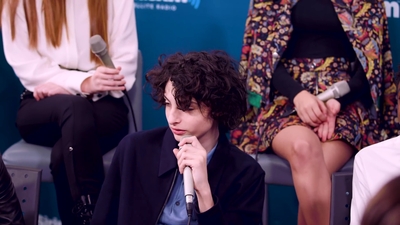 2017-11-01_-_SiriusXM_-_Stranger_Things_S02_Interview_1_mp47534.jpg