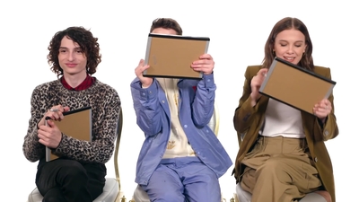 2019-07-11_-_Netflix_-_Stranger_Things_3_Best_Friends_Challenge_mp42594.jpg