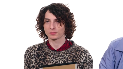 2019-07-11_-_Netflix_-_Stranger_Things_3_Best_Friends_Challenge_mp42609.jpg