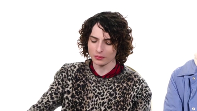 2019-07-11_-_Netflix_-_Stranger_Things_3_Best_Friends_Challenge_mp42634.jpg