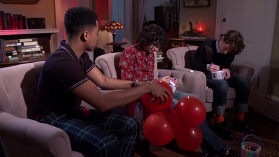 2019-09-04_-_Collider_Extras_It_Chapter_Two_Cast_Interview_mp45541.jpg
