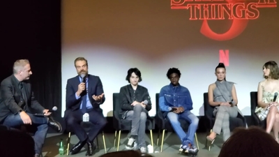 2020-01-11_-_Stranger_Things_Season_3_Q_and_A_mp40222.jpg