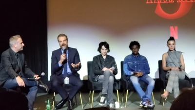 2020-01-11_-_Stranger_Things_Season_3_Q_and_A_mp40223.jpg