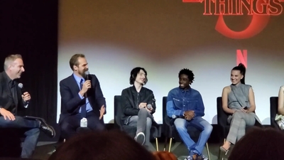 2020-01-11_-_Stranger_Things_Season_3_Q_and_A_mp40269.jpg