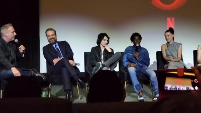 2020-01-11_-_Stranger_Things_Season_3_Q_and_A_mp40613.jpg