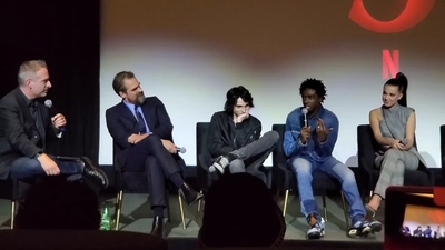 2020-01-11_-_Stranger_Things_Season_3_Q_and_A_mp40652.jpg