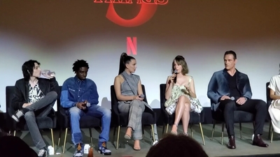 2020-01-11_-_Stranger_Things_Season_3_Q_and_A_mp40707.jpg