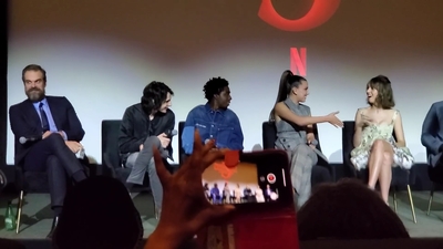 2020-01-11_-_Stranger_Things_Season_3_Q_and_A_mp40825.jpg