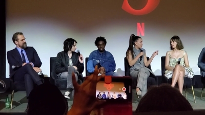 2020-01-11_-_Stranger_Things_Season_3_Q_and_A_mp40833.jpg