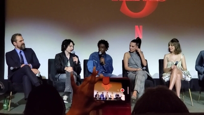 2020-01-11_-_Stranger_Things_Season_3_Q_and_A_mp40840.jpg