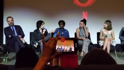 2020-01-11_-_Stranger_Things_Season_3_Q_and_A_mp40869.jpg