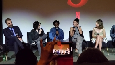 2020-01-11_-_Stranger_Things_Season_3_Q_and_A_mp40878.jpg