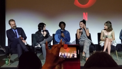 2020-01-11_-_Stranger_Things_Season_3_Q_and_A_mp40879.jpg