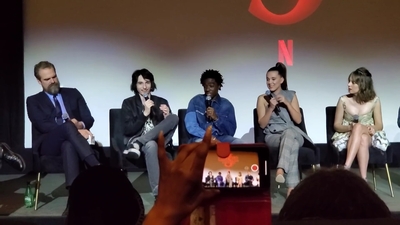 2020-01-11_-_Stranger_Things_Season_3_Q_and_A_mp40880.jpg