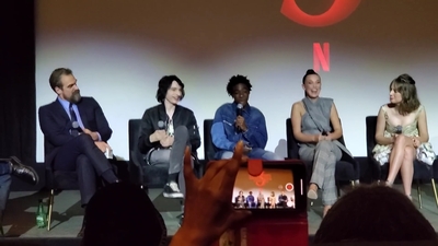 2020-01-11_-_Stranger_Things_Season_3_Q_and_A_mp40881.jpg