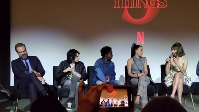 2020-01-11_-_Stranger_Things_Season_3_Q_and_A_mp40891.jpg