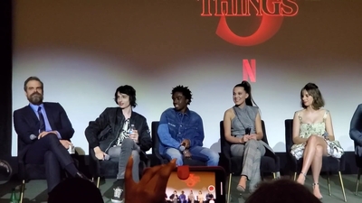2020-01-11_-_Stranger_Things_Season_3_Q_and_A_mp40910.jpg