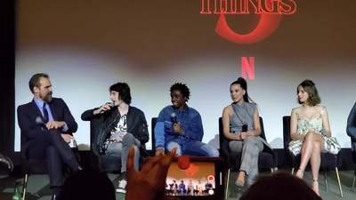 2020-01-11_-_Stranger_Things_Season_3_Q_and_A_mp40917.jpg
