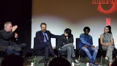 2020-01-11_-_Stranger_Things_Season_3_Q_and_A_mp41211.jpg