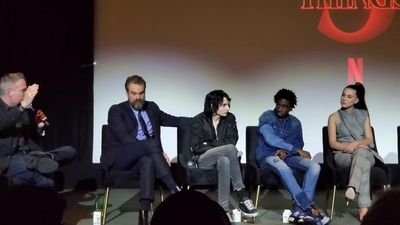 2020-01-11_-_Stranger_Things_Season_3_Q_and_A_mp41212.jpg