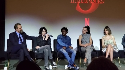 2020-01-11_-_Stranger_Things_Season_3_Q_and_A_mp41226.jpg