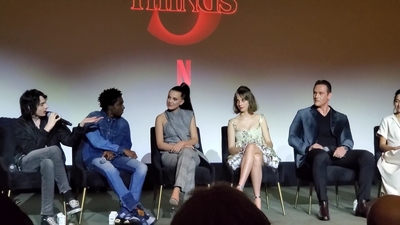 2020-01-11_-_Stranger_Things_Season_3_Q_and_A_mp41232.jpg