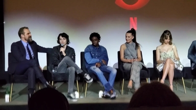 2020-01-11_-_Stranger_Things_Season_3_Q_and_A_mp41258.jpg