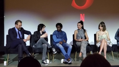 2020-01-11_-_Stranger_Things_Season_3_Q_and_A_mp41272.jpg