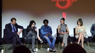 2020-01-11_-_Stranger_Things_Season_3_Q_and_A_mp41282.jpg