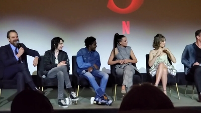 2020-01-11_-_Stranger_Things_Season_3_Q_and_A_mp41349.jpg