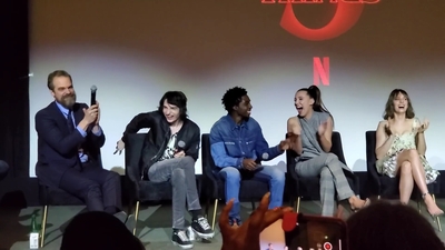 2020-01-11_-_Stranger_Things_Season_3_Q_and_A_mp41633.jpg