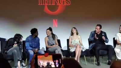 2020-01-11_-_Stranger_Things_Season_3_Q_and_A_mp41822.jpg