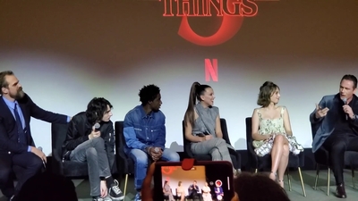 2020-01-11_-_Stranger_Things_Season_3_Q_and_A_mp41833.jpg