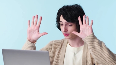 2020-01-22_-_GQ_-_Finn_Wolfhard_Replies_to_Fans_on_the_Internet_mp41353.jpg